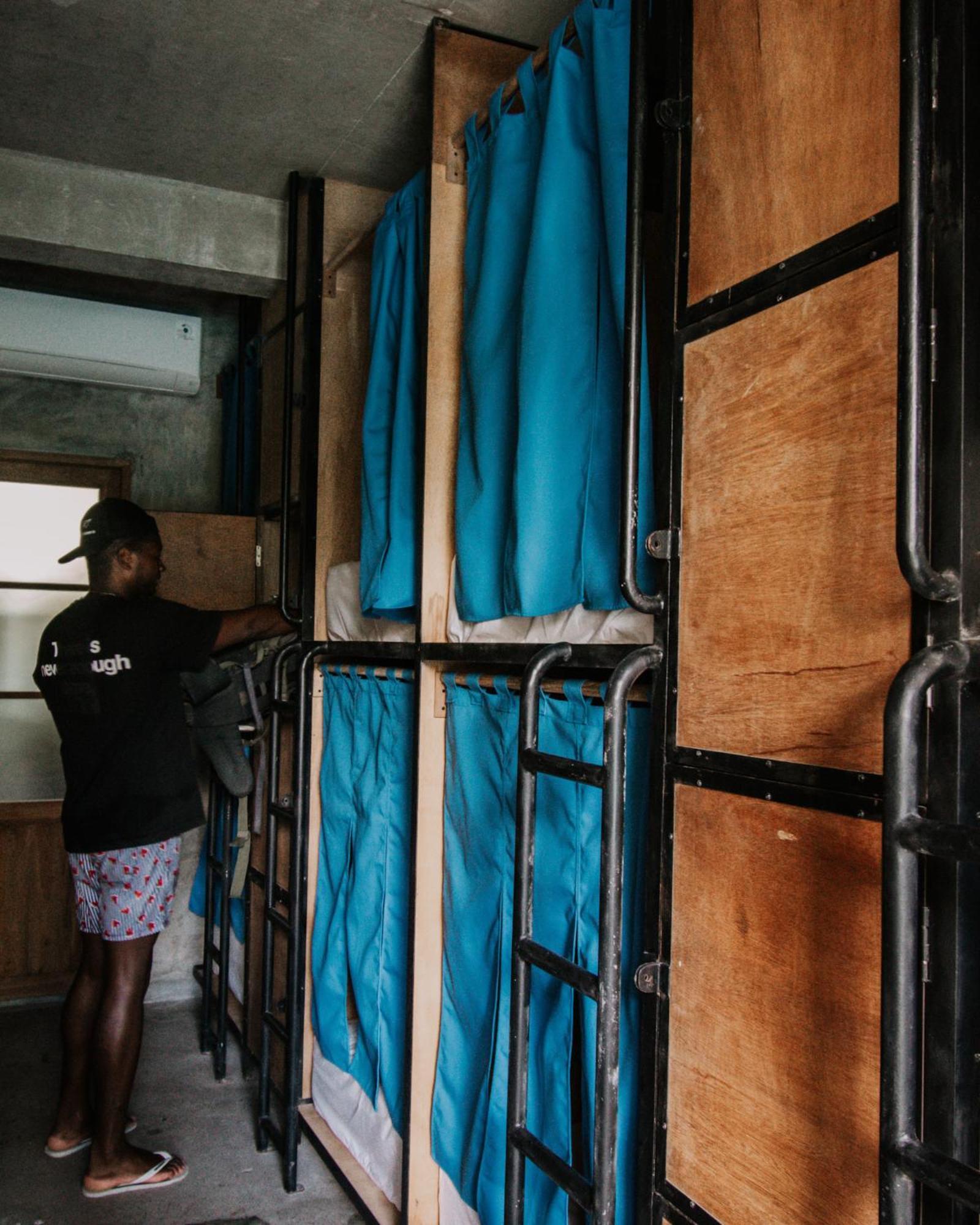Mangroove Bay Boutique Hostel Banyuwedang Zimmer foto